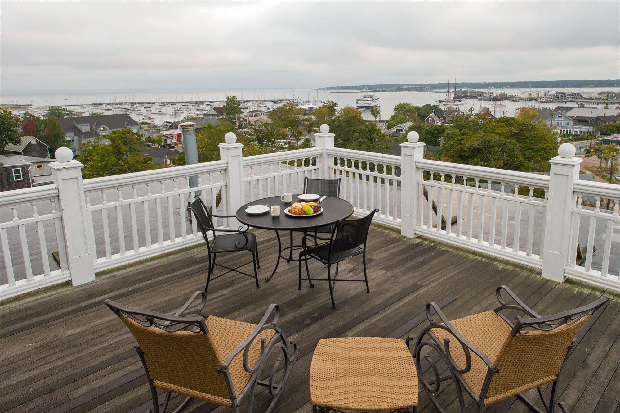 Mansion House Inn Vineyard Haven Exterior photo