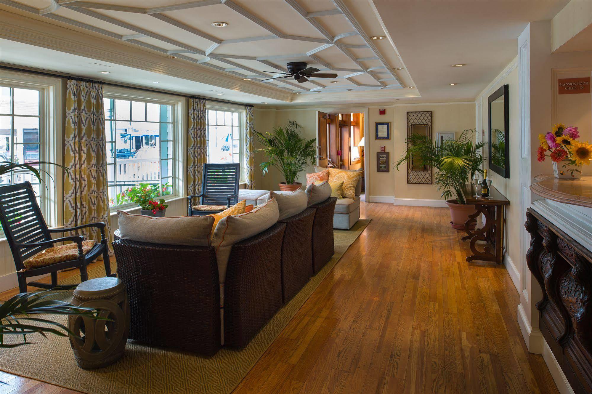 Mansion House Inn Vineyard Haven Exterior photo