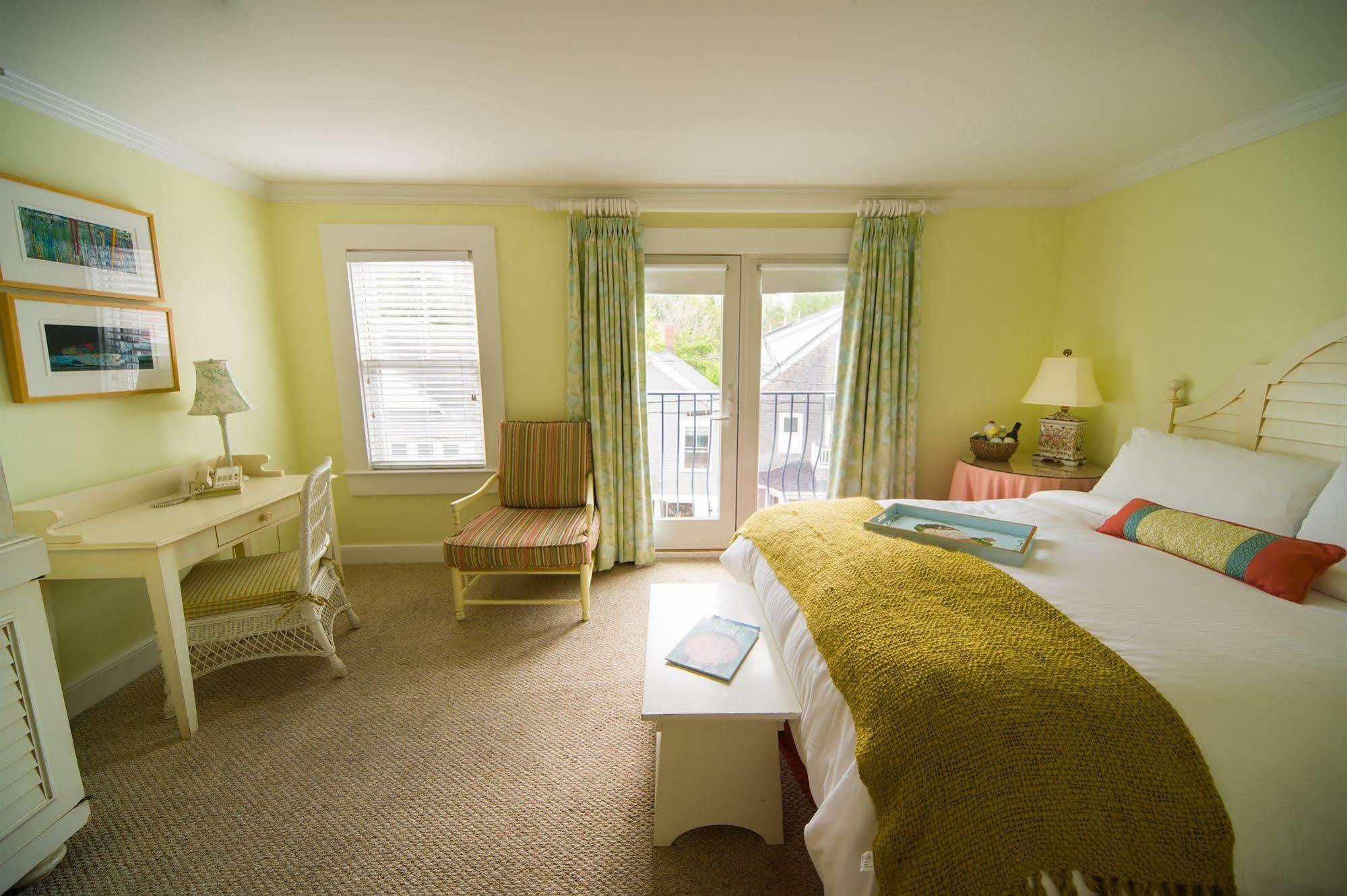 Mansion House Inn Vineyard Haven Exterior photo