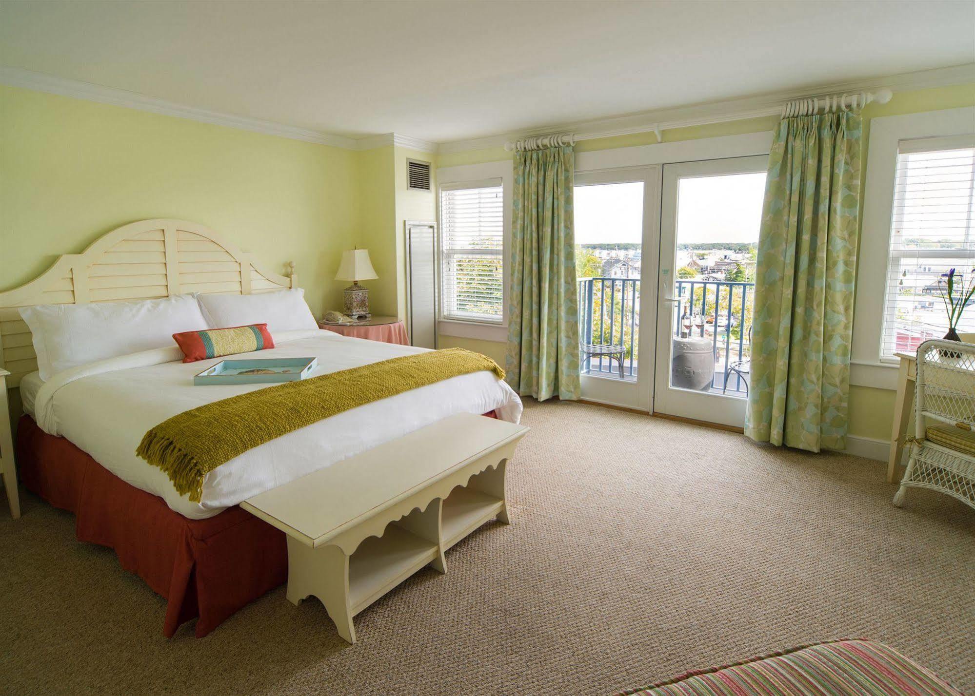 Mansion House Inn Vineyard Haven Exterior photo