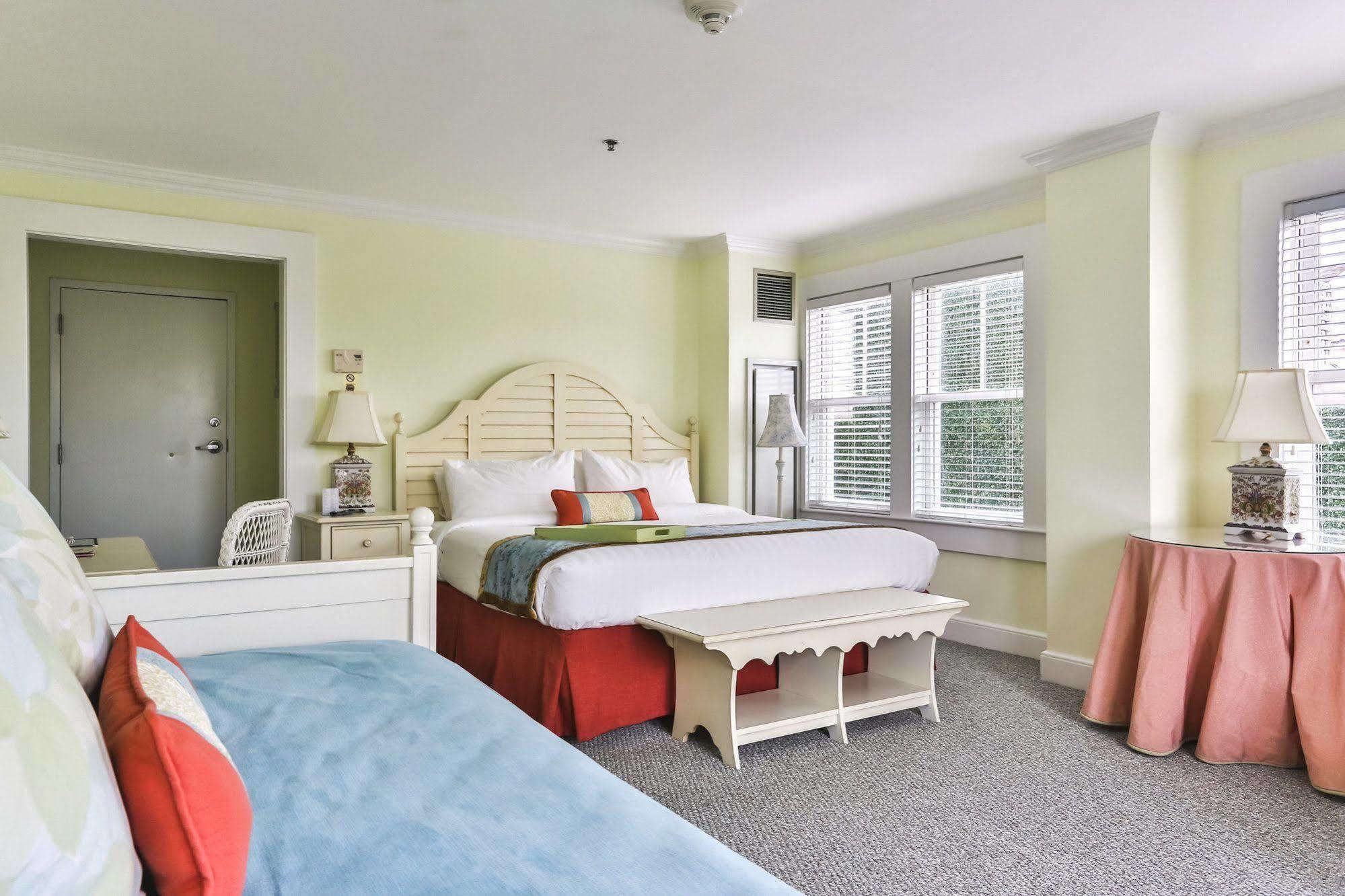 Mansion House Inn Vineyard Haven Exterior photo